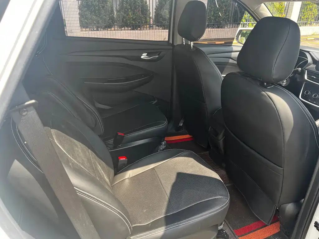 Wuling Hongguang S3 — миниатюра 8
