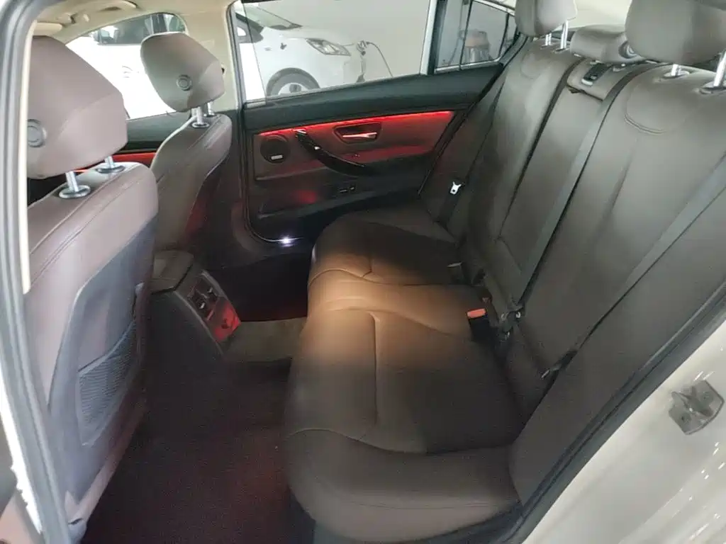 BMW 3 Series — миниатюра 17
