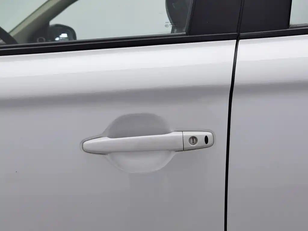 Mitsubishi Outlander — миниатюра 18