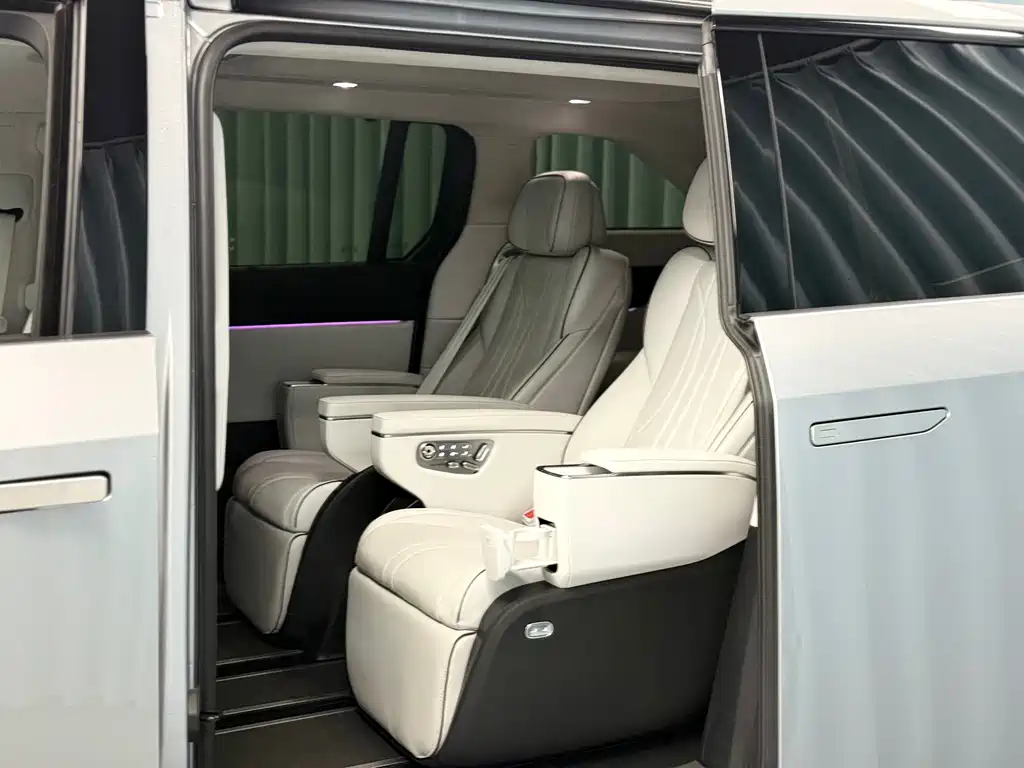 XPeng X9 — миниатюра 6