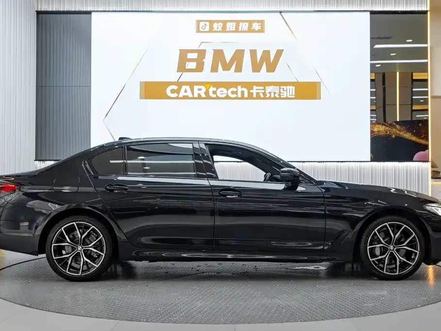 BMW 5 Series — миниатюра 4