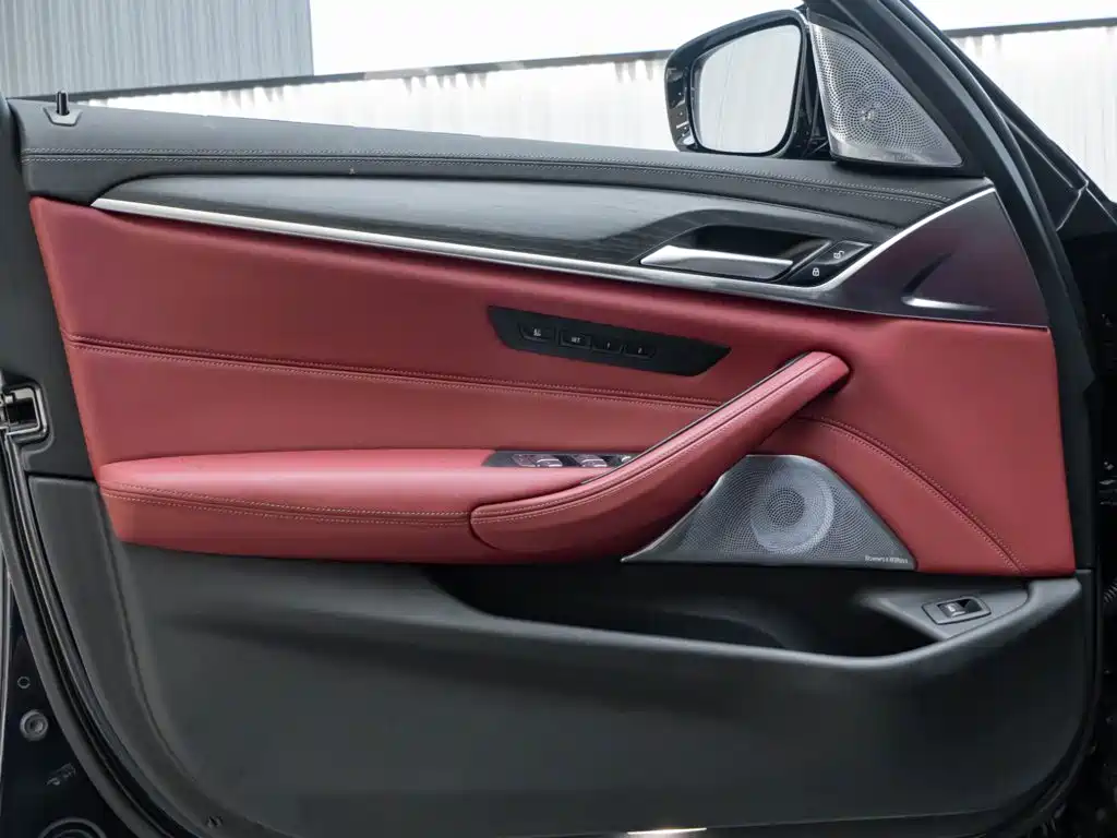 BMW 5 Series — миниатюра 24