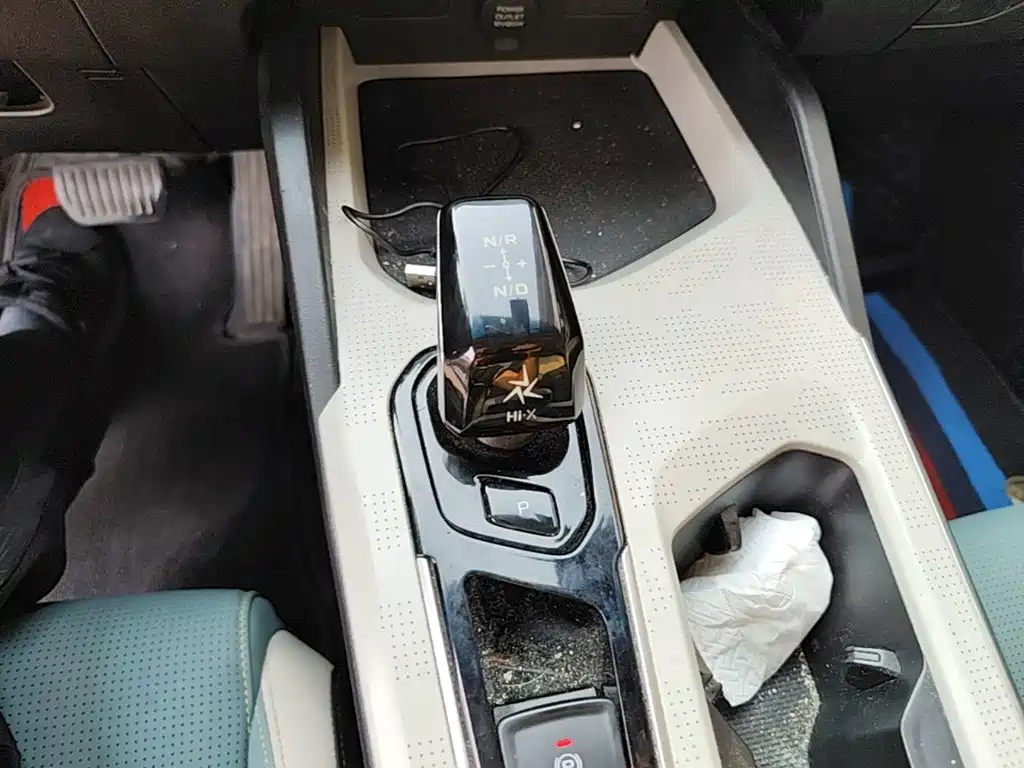 Geely L HiP — миниатюра 19
