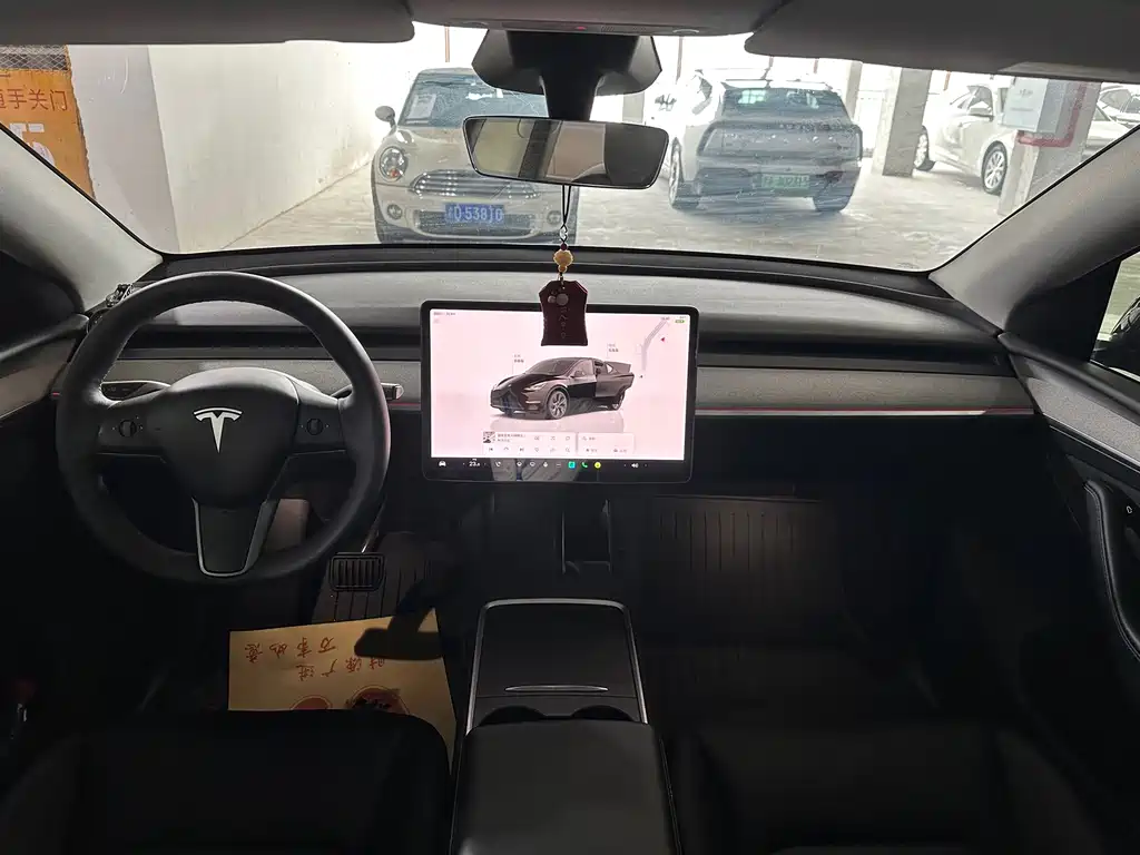 Tesla Model Y — миниатюра 11