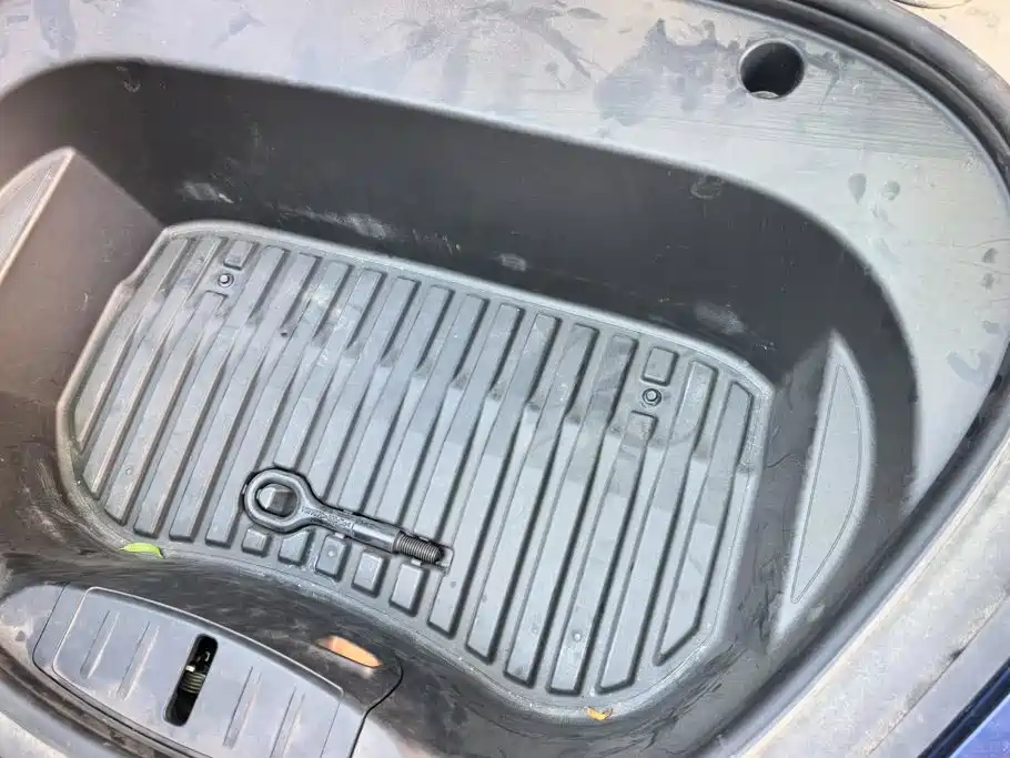 Tesla Model 3 — миниатюра 10