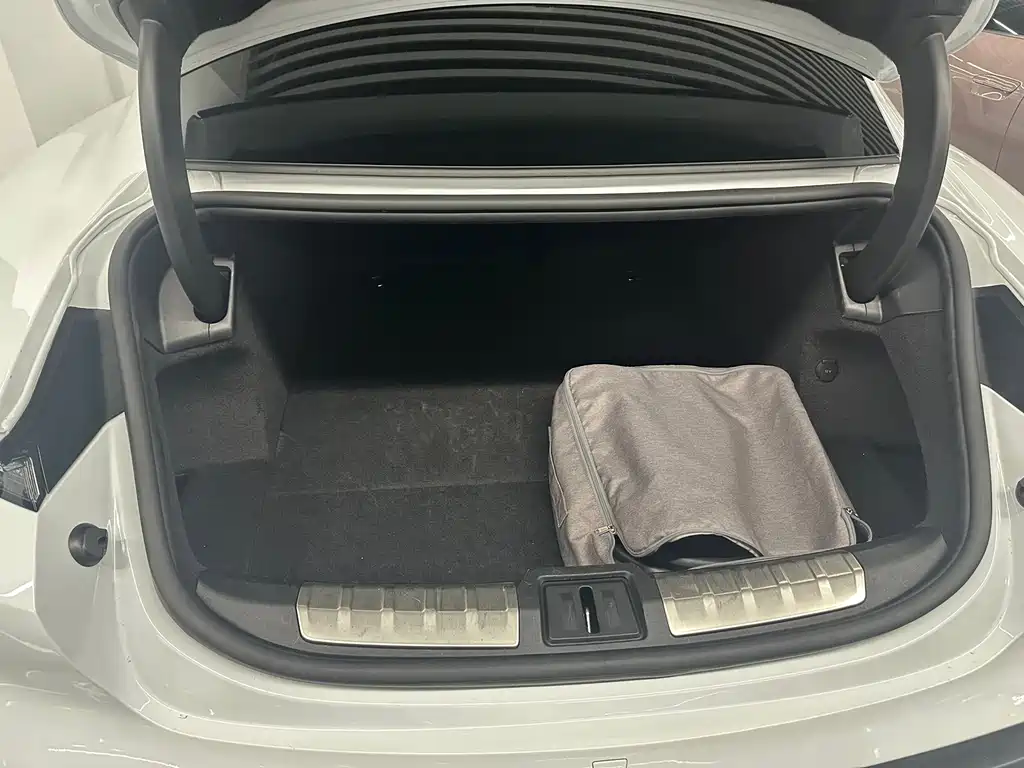 Porsche Taycan — миниатюра 12