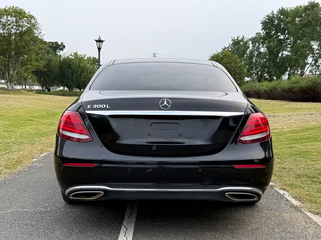 Mercedes-Benz E-Class — миниатюра 9