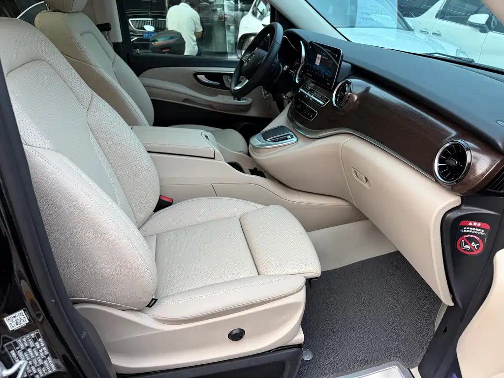 Mercedes-Benz V-Class — миниатюра 13