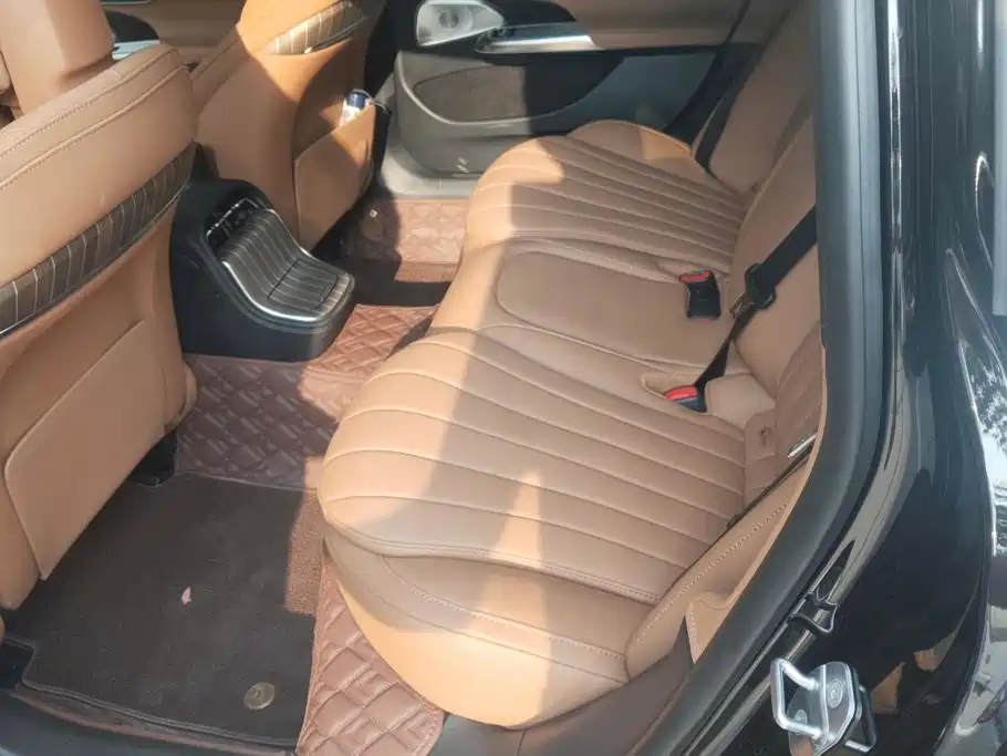 Mercedes-Benz E-Class — миниатюра 10
