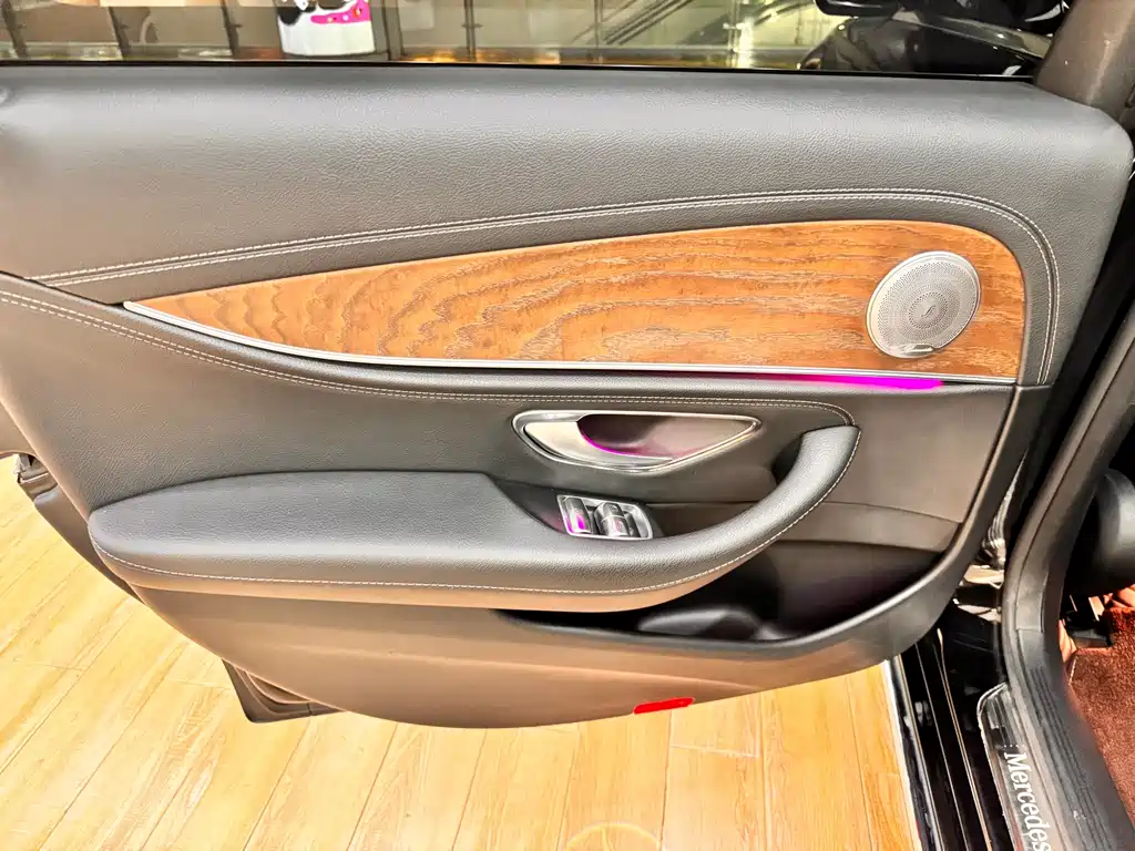 Mercedes-Benz E-Class — миниатюра 14