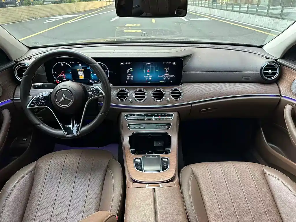 Mercedes-Benz E-Class — миниатюра 7