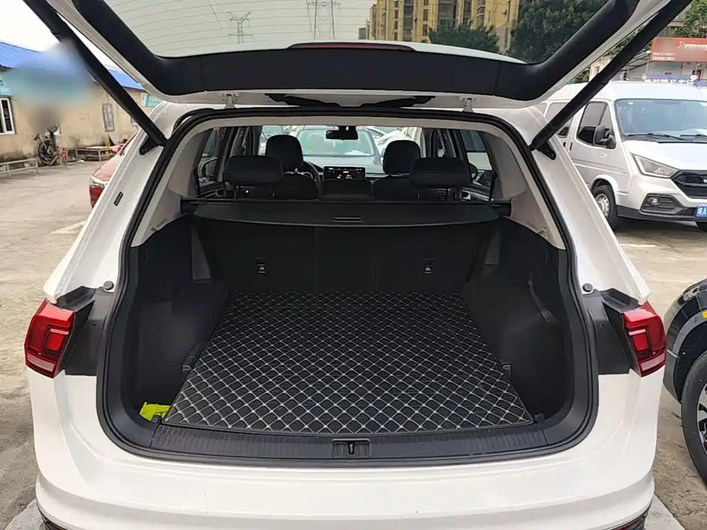 Volkswagen Tiguan L — миниатюра 19