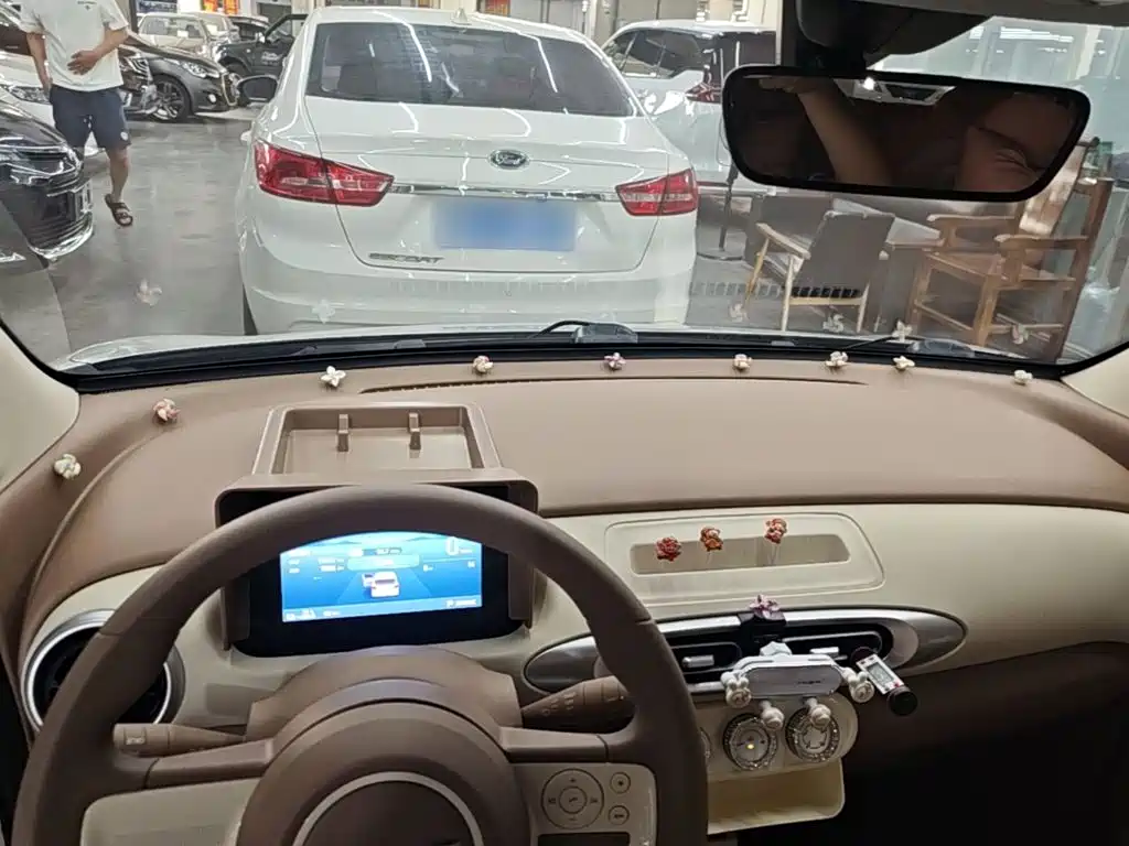 Wuling MINIEV — миниатюра 10