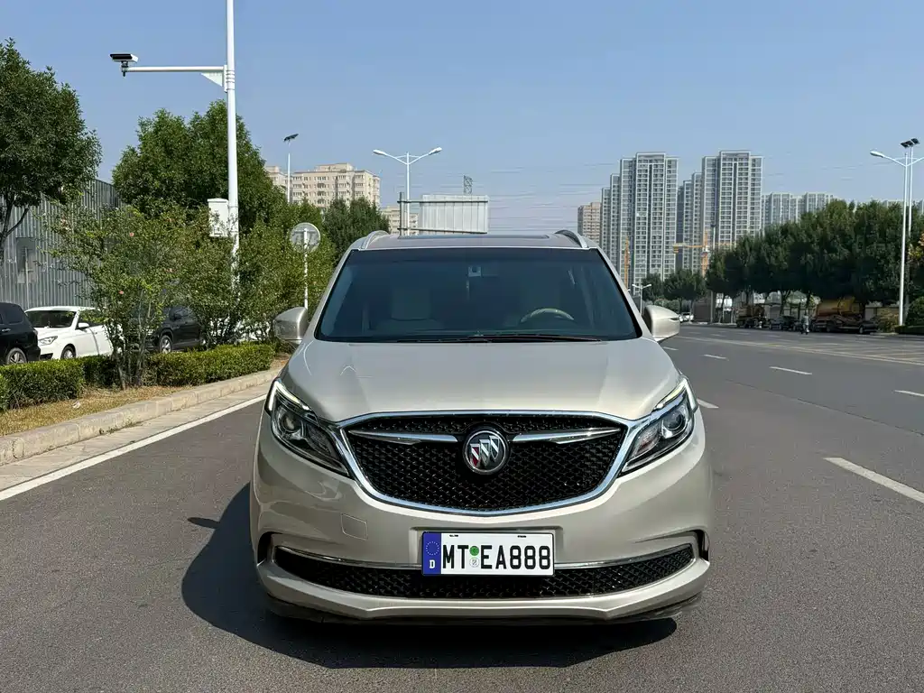 Buick GL8 — миниатюра 2
