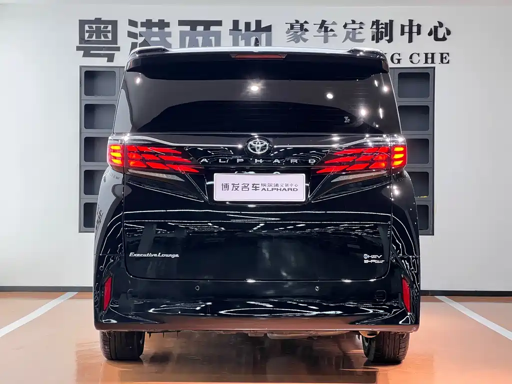 Toyota Alphard — миниатюра 7