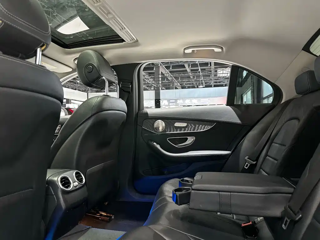 Mercedes-Benz C-Class — миниатюра 16