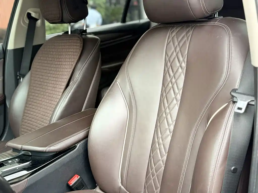 BMW 5 Series — миниатюра 9