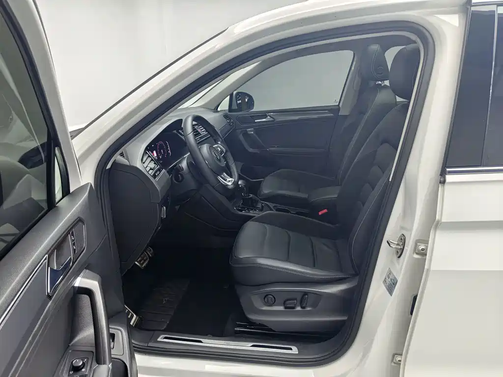 Volkswagen Tiguan L — миниатюра 11
