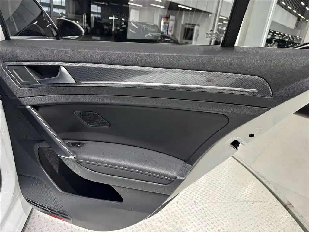 Volkswagen Golf — миниатюра 23