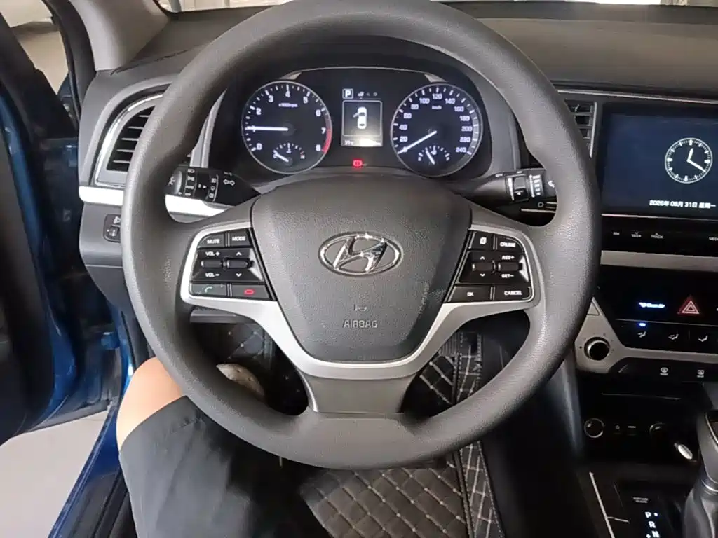 Hyundai Elantra — миниатюра 11