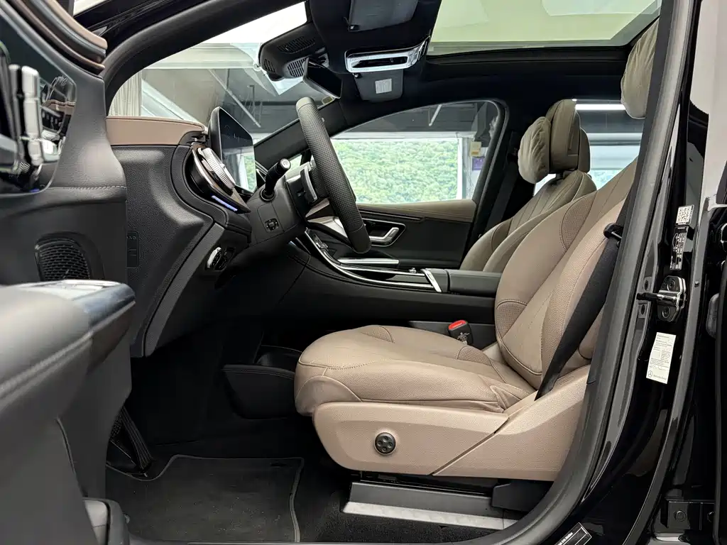 Mercedes-Benz EQE SUV — миниатюра 14