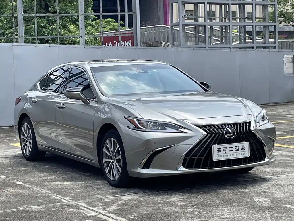 Lexus ES 2021 200