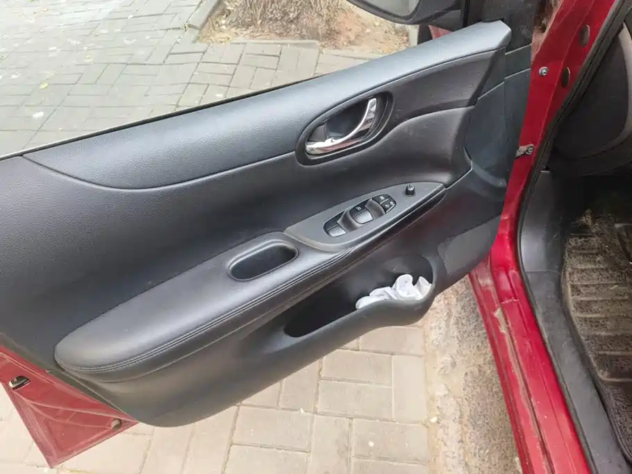 Nissan Tiida — миниатюра 7