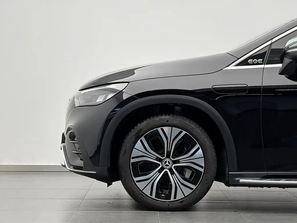 Mercedes-Benz EQE SUV — миниатюра 19