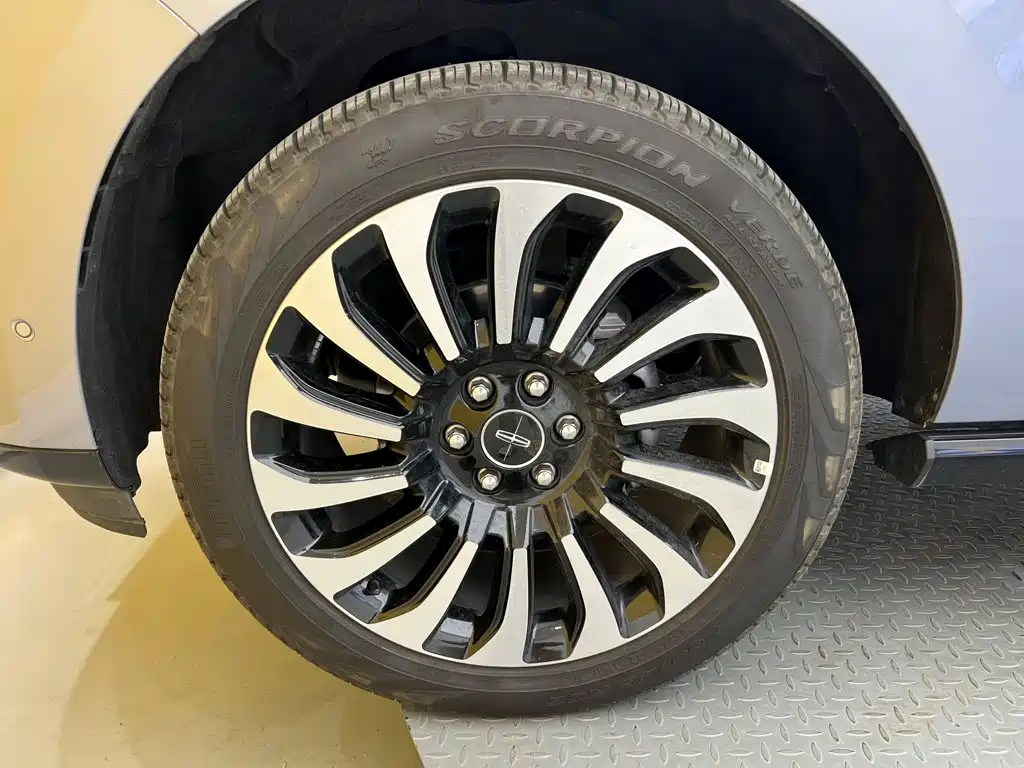Lincoln Navigator — миниатюра 9