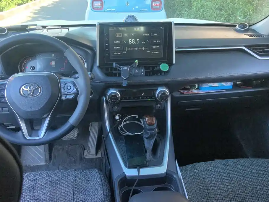 Toyota RAV4 — миниатюра 12