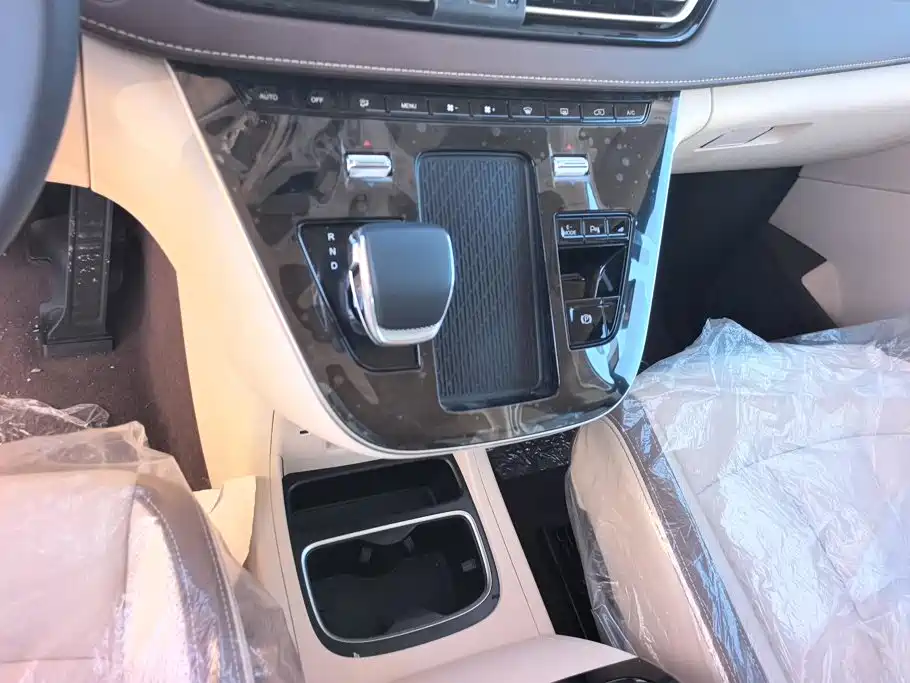 Hongqi Hongqi HQ9 PHEV — миниатюра 16