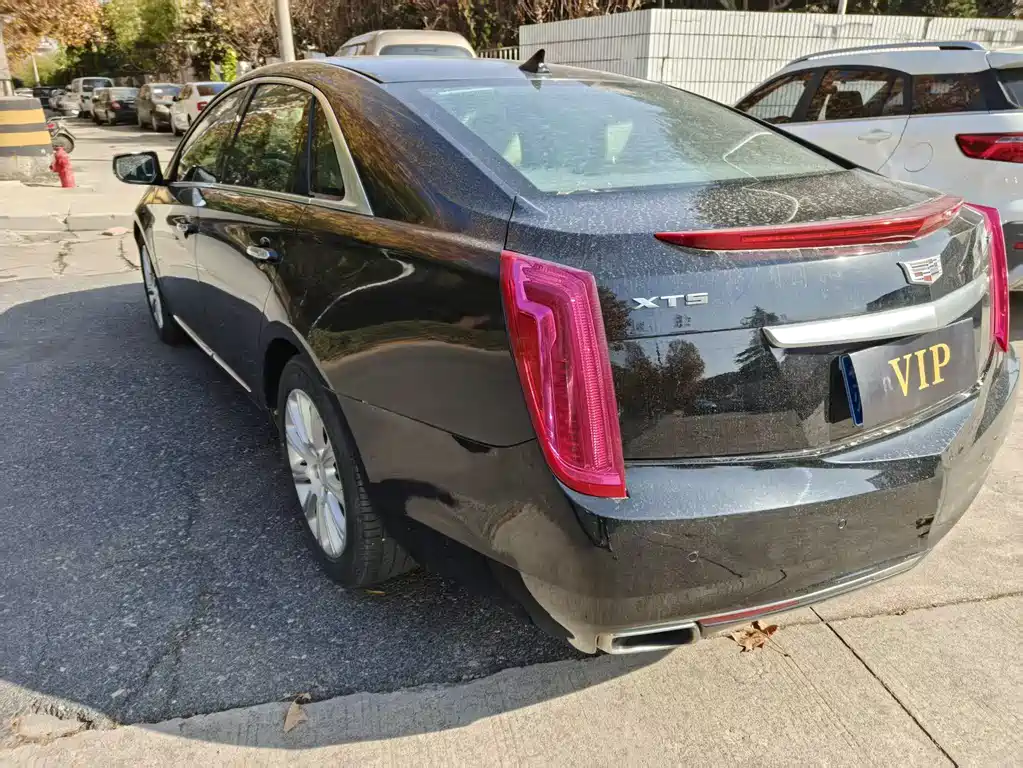 CADILLAC XTS