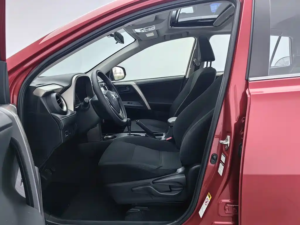 Toyota RAV4 — миниатюра 10