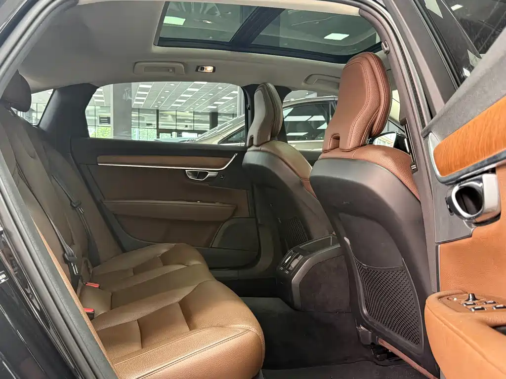 Volvo S90 — миниатюра 8