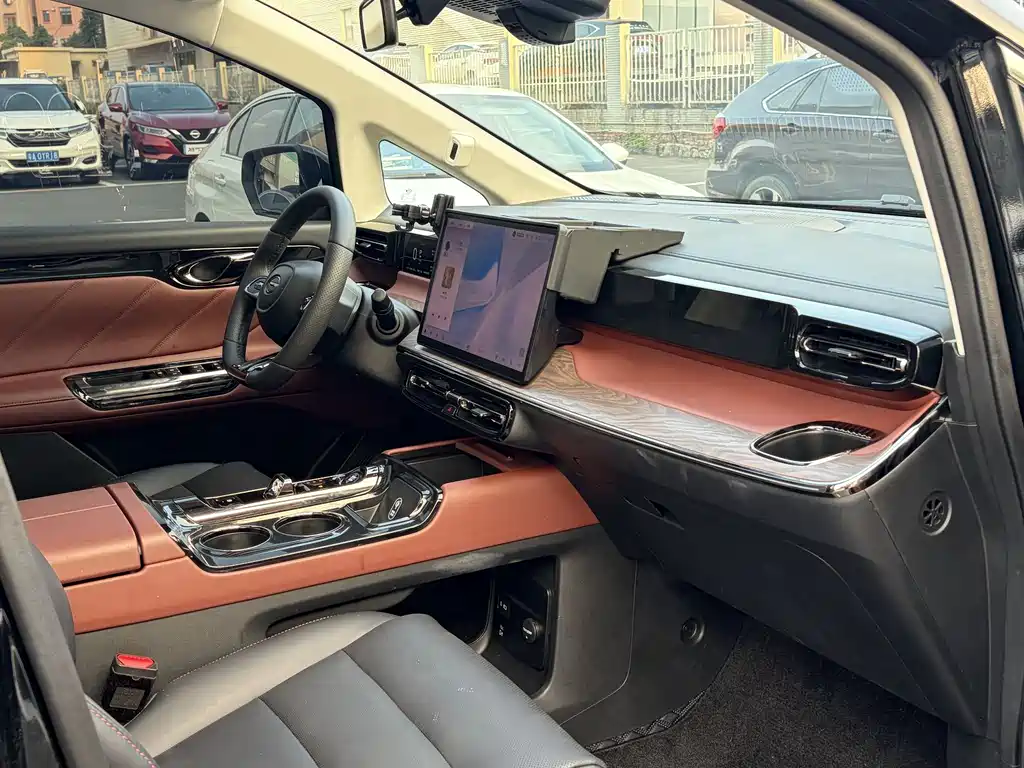 GAC Motor Trumpchi E8 PHEV — миниатюра 13