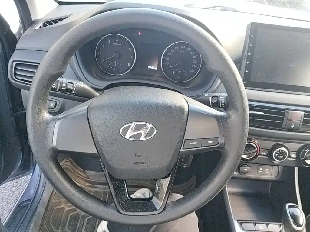 Hyundai Elantra — миниатюра 11