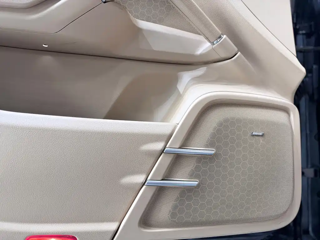 Porsche Cayenne — миниатюра 10