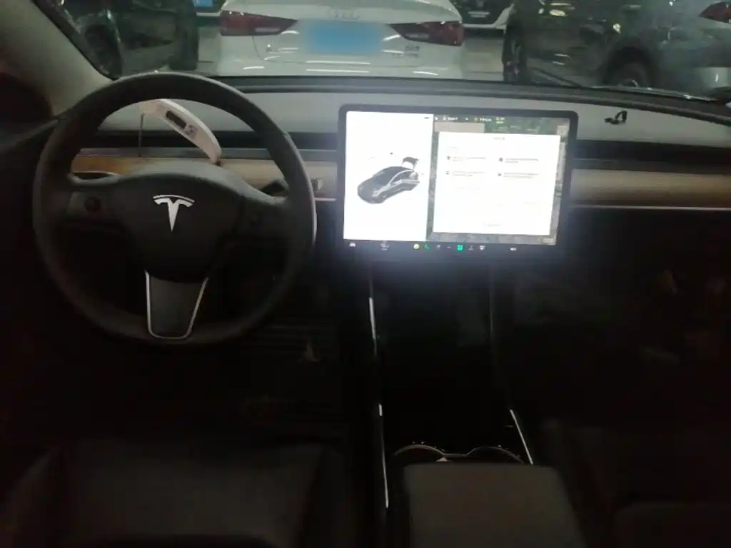 Tesla Model 3 — миниатюра 10