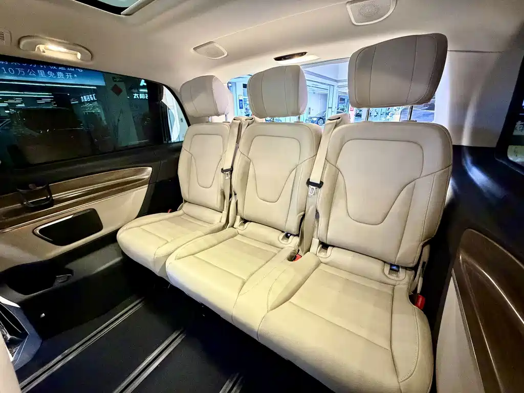 Mercedes-Benz V-Class — миниатюра 13
