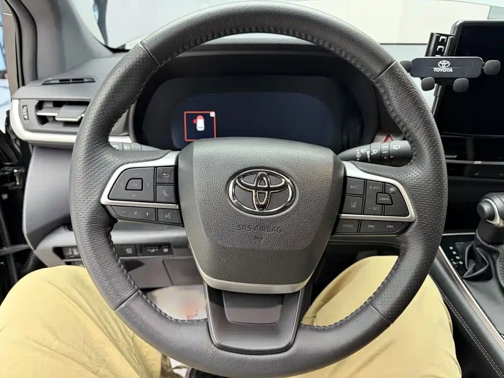 Toyota Granvia — миниатюра 16