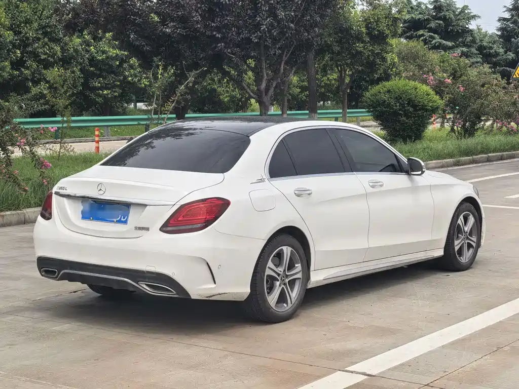 Mercedes-Benz C-Class — миниатюра 14