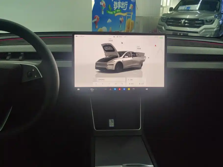 Tesla Model Y — миниатюра 13
