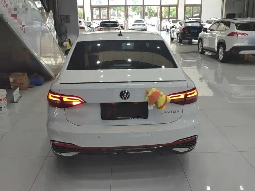 Volkswagen Lavida — миниатюра 6
