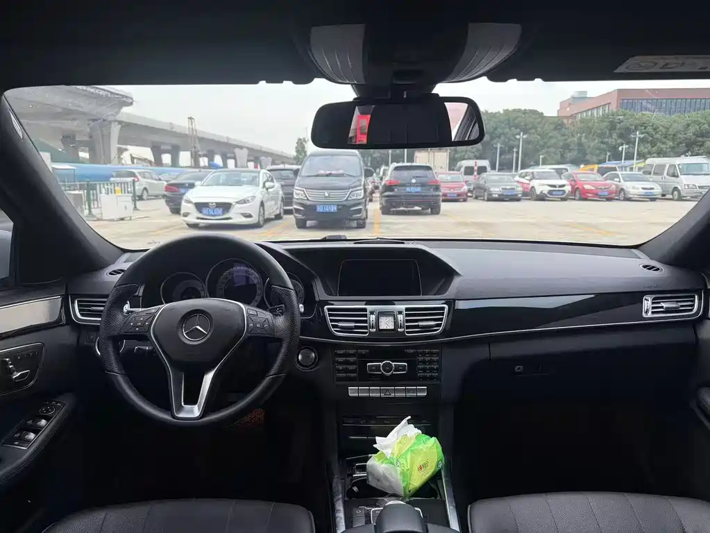 Mercedes-Benz E-Class — миниатюра 6