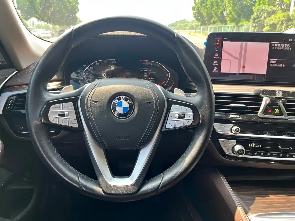 BMW 5 Series — миниатюра 10