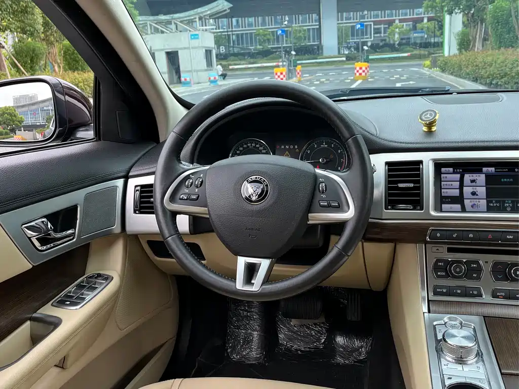 Jaguar XF — миниатюра 17