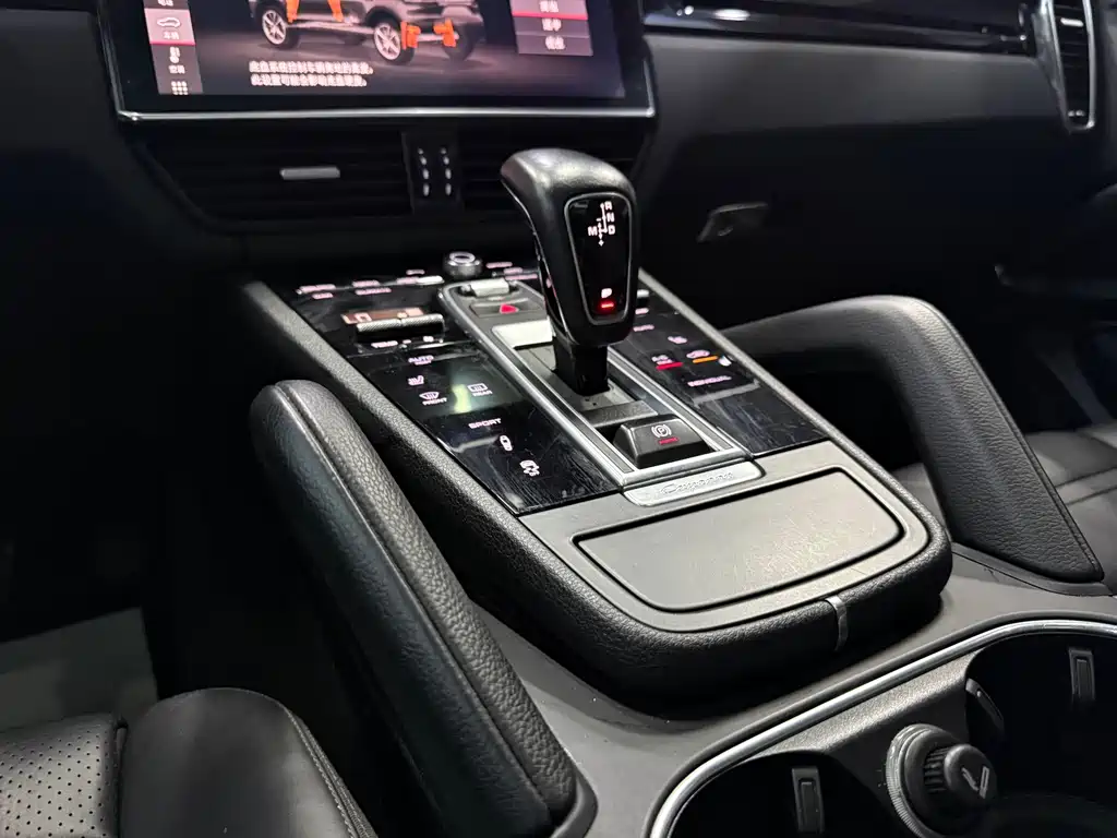 Porsche Cayenne — миниатюра 15