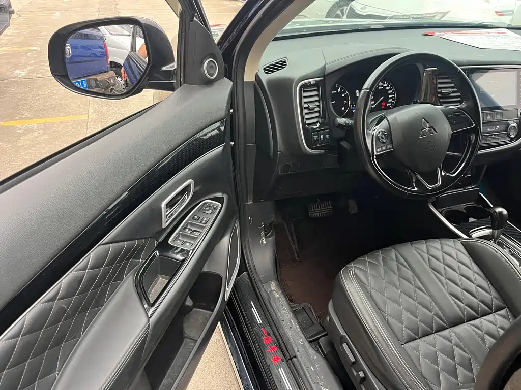Mitsubishi Outlander — миниатюра 14