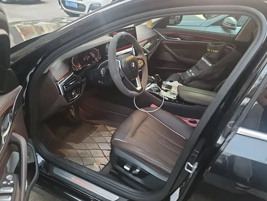 BMW 5 Series — миниатюра 9