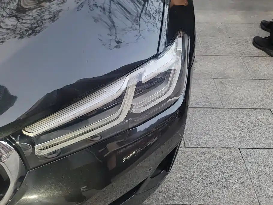 BMW 5 Series — миниатюра 5
